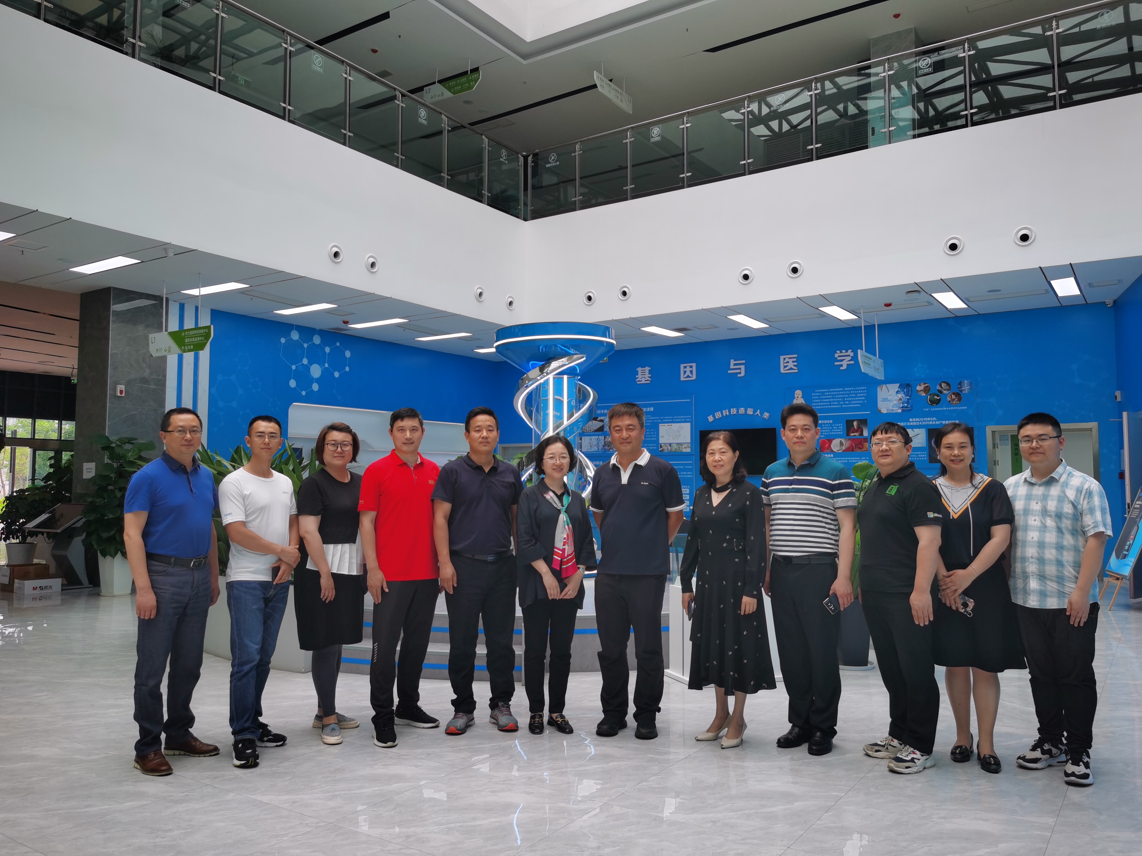 華大集團(tuán)執(zhí)行董事、首席運(yùn)營官路軍率隊(duì)到西南醫(yī)投集團(tuán)調(diào)研