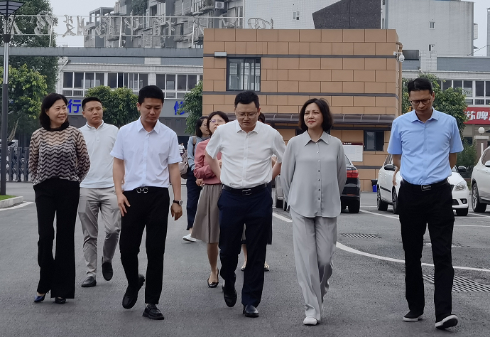 四川省商務廳副廳長唐燕調研西南醫投集團下屬天植中藥公司